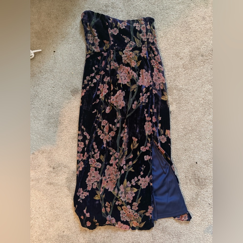 Beautiful Lulu strapless formal midi dress